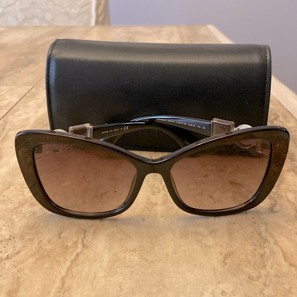 Chanel “Burgundy Red” Pearl Logo Sunglasses - Brand New - Picture 1 of 5